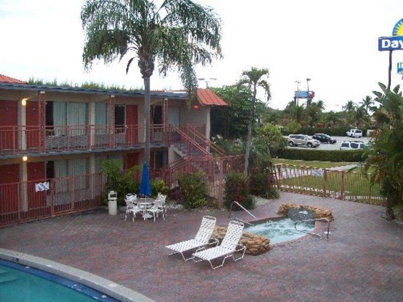 Days Inn By Wyndham West Palm Beach Eksteriør bilde