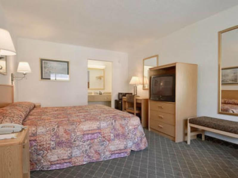 Days Inn By Wyndham West Palm Beach Eksteriør bilde