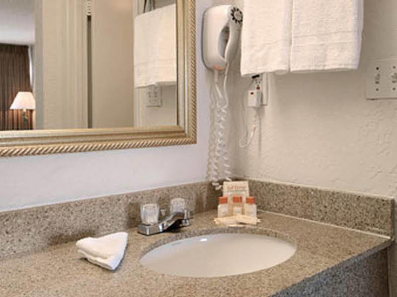Days Inn By Wyndham West Palm Beach Eksteriør bilde
