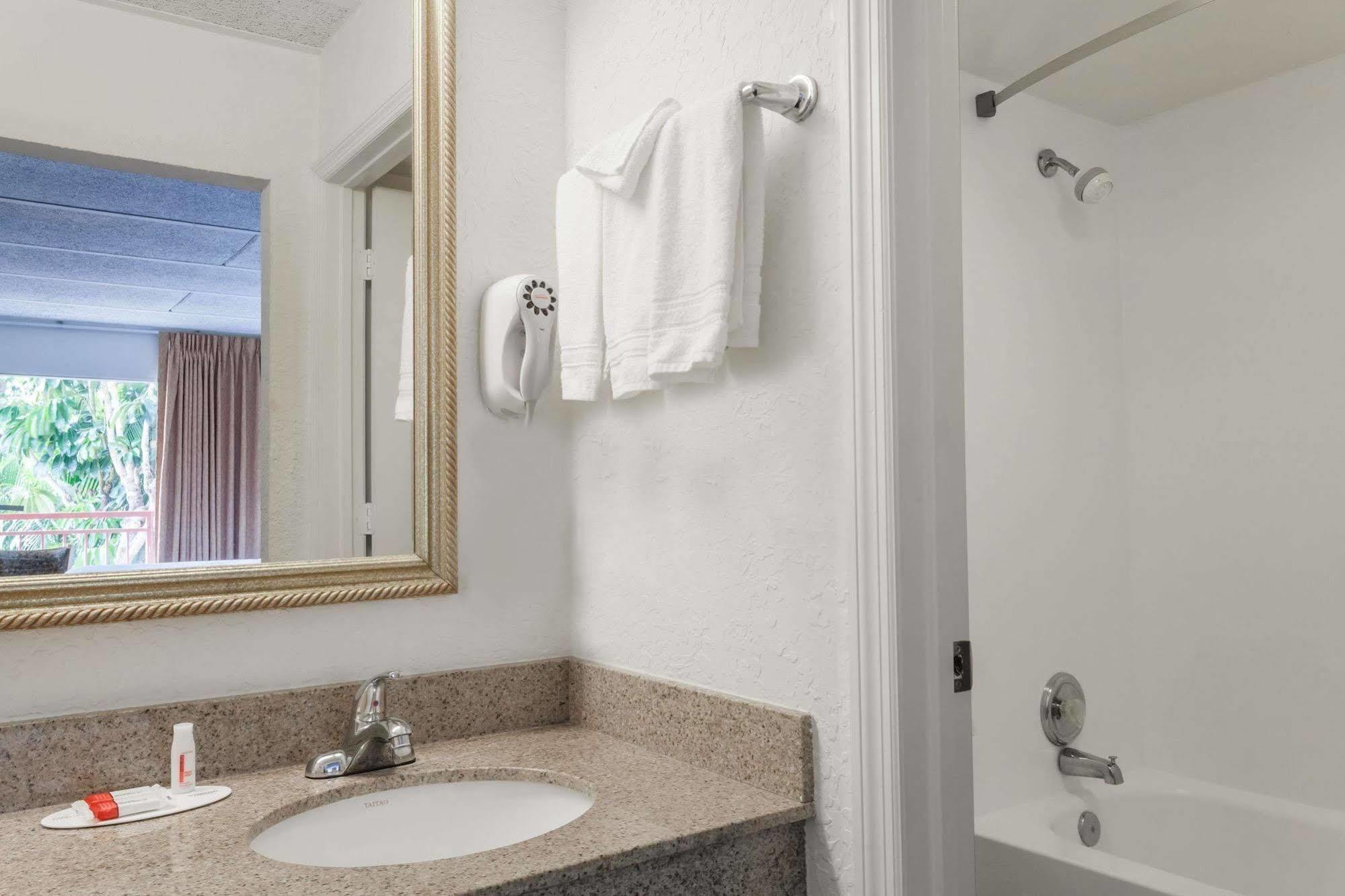 Days Inn By Wyndham West Palm Beach Eksteriør bilde