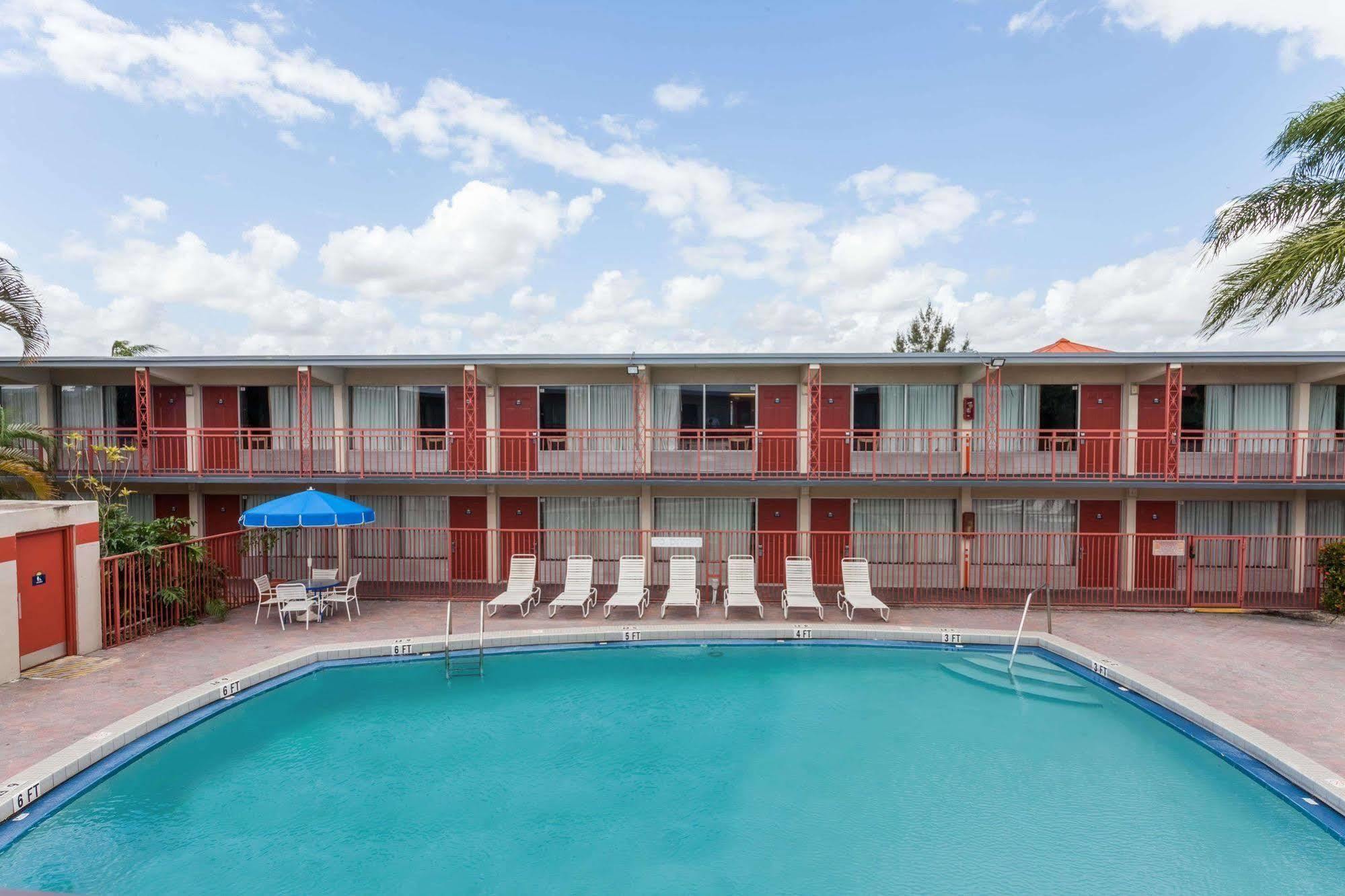 Days Inn By Wyndham West Palm Beach Eksteriør bilde