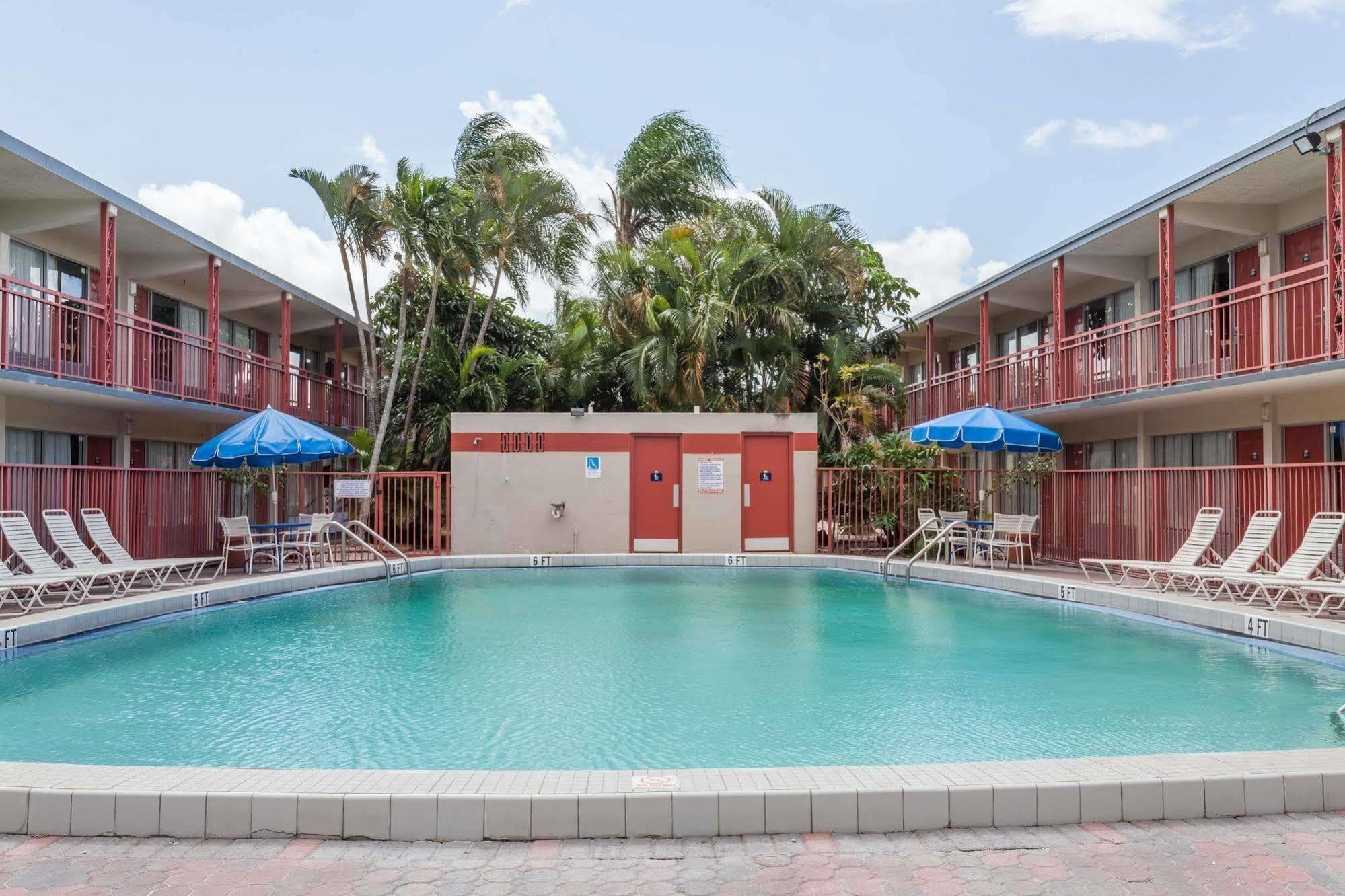 Days Inn By Wyndham West Palm Beach Eksteriør bilde